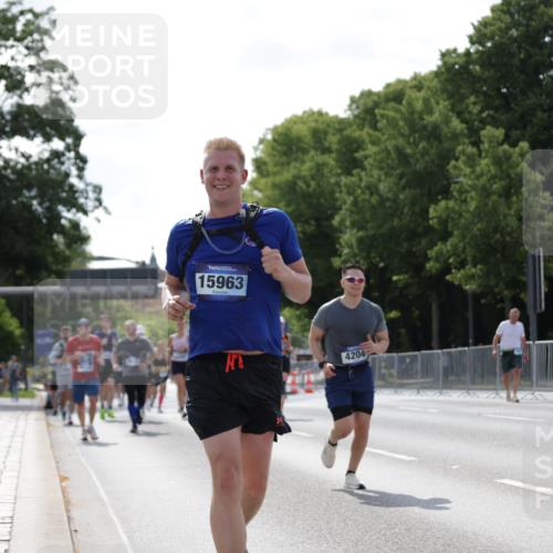 29.06.2025 - hella hamburg halbmarathon Jannik Wohlers http://msf.ph/oto/8278622 29.06.2025 10:02:30 Lombardsbrücke 1482, 2810, 3630, 3919, 4204, 4613, 4665, 4904, 5734, 6217, 6752, 6815, 6997, 8481, 8483, 8614, 8624, 9006, 10128, 11250, 11935, 11968, 12422, 12908, 13184, 14224, 14456, 15217, 15698, 15963, 16160, 16233, 16237, 16654, 16824, 17757, 18359, 18827 meine-sportfotos.de