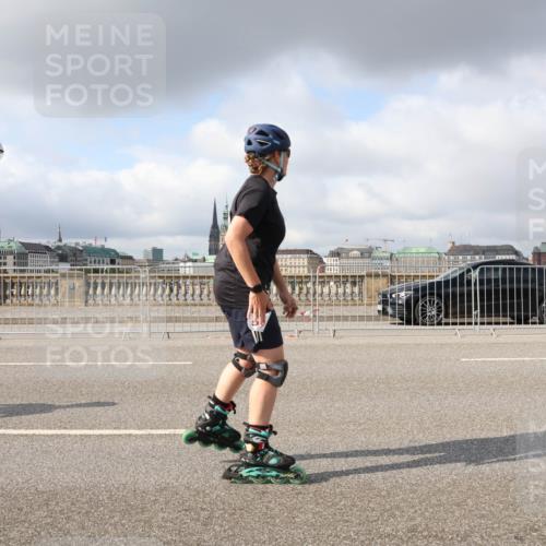 29.06.2025 - hella hamburg halbmarathon Lena Gebhardt http://msf.ph/oto/8278630 29.06.2025 09:05:02 Lombardsbrücke  meine-sportfotos.de
