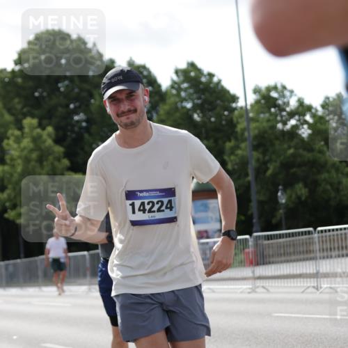 29.06.2025 - hella hamburg halbmarathon Jannik Wohlers http://msf.ph/oto/8278631 29.06.2025 10:02:31 Lombardsbrücke 1482, 2780, 2810, 3630, 3919, 4204, 4613, 4665, 4904, 5734, 6208, 6217, 6752, 6815, 6997, 8481, 8483, 8614, 8624, 9006, 10128, 11250, 11935, 11968, 12169, 12422, 12908, 13184, 14224, 14456, 15217, 15698, 15963, 16160, 16233, 16237, 16654, 16824, 18359, 18827 meine-sportfotos.de