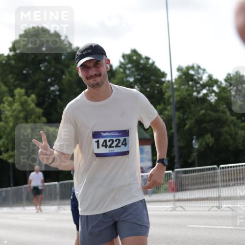 29.06.2025 - hella hamburg halbmarathon Jannik Wohlers http://msf.ph/oto/8278635 29.06.2025 10:02:31 Lombardsbrücke 1482, 2780, 2810, 3630, 3919, 4204, 4613, 4665, 4904, 5734, 6208, 6217, 6752, 6815, 6997, 8481, 8483, 8614, 8624, 9006, 10128, 11250, 11935, 11968, 12169, 12422, 12908, 13184, 14224, 14456, 15217, 15698, 15963, 16160, 16233, 16237, 16654, 16824, 18359, 18827 meine-sportfotos.de