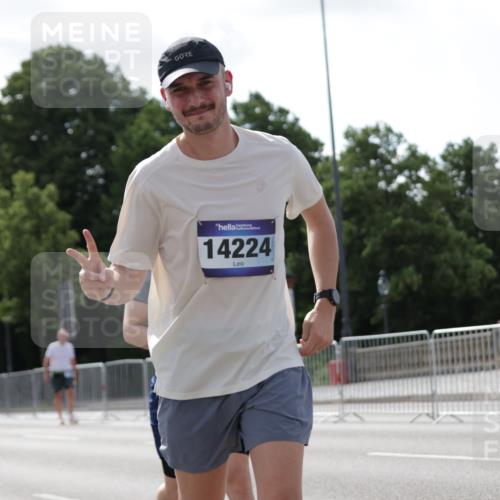 29.06.2025 - hella hamburg halbmarathon Jannik Wohlers http://msf.ph/oto/8278638 29.06.2025 10:02:32 Lombardsbrücke 1482, 2780, 2810, 3630, 3919, 4204, 4613, 4665, 4904, 5734, 6208, 6217, 6752, 6815, 6997, 7210, 8481, 8483, 8614, 9006, 10128, 11250, 11935, 11968, 12169, 12422, 12908, 13184, 13664, 14224, 14456, 15217, 15698, 15963, 16160, 16233, 16237, 16355, 16654, 16824, 18359, 18827 meine-sportfotos.de