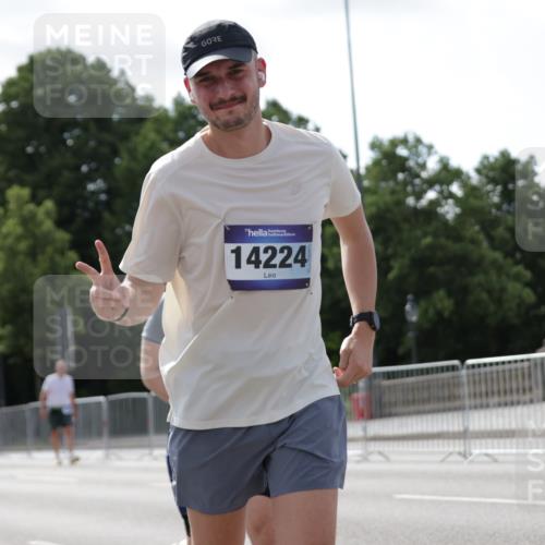 29.06.2025 - hella hamburg halbmarathon Jannik Wohlers http://msf.ph/oto/8278644 29.06.2025 10:02:32 Lombardsbrücke 1482, 2780, 2810, 3630, 3919, 4204, 4613, 4665, 4904, 5734, 6208, 6217, 6752, 6815, 6997, 7210, 8481, 8483, 8614, 9006, 10128, 11250, 11935, 11968, 12169, 12422, 12908, 13184, 13664, 14224, 14456, 15217, 15698, 15963, 16160, 16233, 16237, 16355, 16654, 16824, 18359, 18827 meine-sportfotos.de