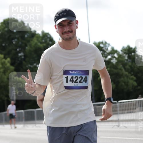 29.06.2025 - hella hamburg halbmarathon Jannik Wohlers http://msf.ph/oto/8278656 29.06.2025 10:02:32 Lombardsbrücke 1482, 2780, 2810, 3630, 3919, 4204, 4613, 4665, 4904, 5734, 6208, 6217, 6752, 6815, 6997, 7210, 8481, 8483, 8614, 9006, 10128, 11250, 11935, 11968, 12169, 12422, 12908, 13184, 13664, 14224, 14456, 15217, 15698, 15963, 16160, 16233, 16237, 16355, 16654, 16824, 18359, 18827 meine-sportfotos.de