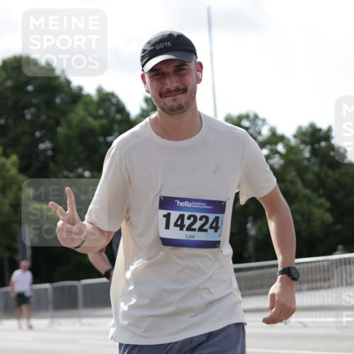 29.06.2025 - hella hamburg halbmarathon Jannik Wohlers http://msf.ph/oto/8278663 29.06.2025 10:02:32 Lombardsbrücke 1482, 2780, 2810, 3630, 3919, 4204, 4613, 4665, 4904, 5734, 6208, 6217, 6752, 6815, 6997, 7210, 8481, 8483, 8614, 9006, 10128, 11250, 11935, 11968, 12169, 12422, 12908, 13184, 13664, 14224, 14456, 15217, 15698, 15963, 16160, 16233, 16237, 16355, 16654, 16824, 18359, 18827 meine-sportfotos.de