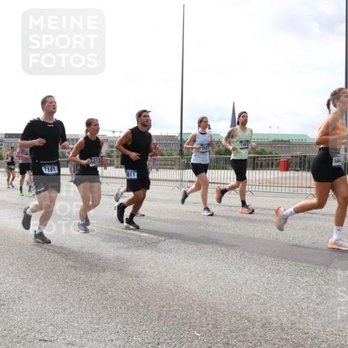 29.06.2025 - hella hamburg halbmarathon Lena Gebhardt http://msf.ph/oto/8278669 29.06.2025 10:20:25 Lombardsbrücke 14014, 7101, 5812, 5811, 5937, 13013, 104, 1011, 1046, 1069, 1110, 1115, 1471, 1474, 2053, 2064, 2478, 2834, 3278, 3434, 3733, 3781, 3842, 4154, 4166, 4288, 4422, 4539, 4585, 4614, 4737, 4739, 4754, 4869, 5181, 5397, 5556, 5625, 5659, 5811, 5812, 5831, 5937, 6951, 7018, 7101, 7131, 7519, 7739, 7744, 7808, 8025, 8387, 8462, 8588, 8738, 9136, 9196, 9722, 9735, 9873, 10041, 10414, 10550, 10595, 10613, 10622, 10647, 10701, 10754, 11028, 11100, 11603, 11835, 11995 meine-sportfotos.de