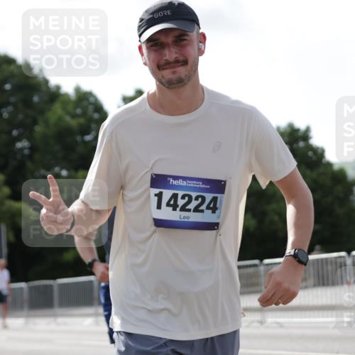 29.06.2025 - hella hamburg halbmarathon Jannik Wohlers http://msf.ph/oto/8278670 29.06.2025 10:02:32 Lombardsbrücke 1482, 2780, 2810, 3630, 3919, 4204, 4613, 4665, 4904, 5734, 6208, 6217, 6752, 6815, 6997, 7210, 8481, 8483, 8614, 9006, 10128, 11250, 11935, 11968, 12169, 12422, 12908, 13184, 13664, 14224, 14456, 15217, 15698, 15963, 16160, 16233, 16237, 16355, 16654, 16824, 18359, 18827 meine-sportfotos.de