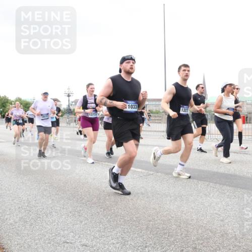 29.06.2025 - hella hamburg halbmarathon Lena Gebhardt http://msf.ph/oto/8278706 29.06.2025 10:54:50 Lombardsbrücke 9521, 1033, 2586, 13271, 19111, 13733, 1198, 1949, 2084, 2244, 2532, 2566, 2586, 2632, 3002, 3274, 3761, 3795, 3857, 4191, 4192, 4720, 4971, 5185, 5216, 5392, 5500, 5727, 5882, 5933, 5993, 6023, 6279, 6839, 6944, 6982, 7238, 7986, 8012, 8186, 8801, 8803, 9130, 9521, 9596, 10109, 10331, 10471, 10686, 11033, 11226, 11287, 11567, 11569, 11788, 11908, 12147, 12148, 12240, 12268, 12270, 12930, 13272, 13283, 13548, 13944, 13945, 13979, 13980, 14515 meine-sportfotos.de
