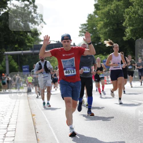 29.06.2025 - hella hamburg halbmarathon Jannik Wohlers http://msf.ph/oto/8278721 29.06.2025 10:02:34 Lombardsbrücke 1414, 1482, 2780, 2782, 2810, 3630, 4204, 4613, 4665, 4904, 6208, 6217, 6815, 6997, 7210, 7211, 8481, 8483, 8614, 11935, 12169, 12422, 12908, 13184, 13664, 14224, 14456, 14493, 15217, 15698, 15963, 16160, 16233, 16237, 16355, 16654, 16824, 18359, 18827 meine-sportfotos.de
