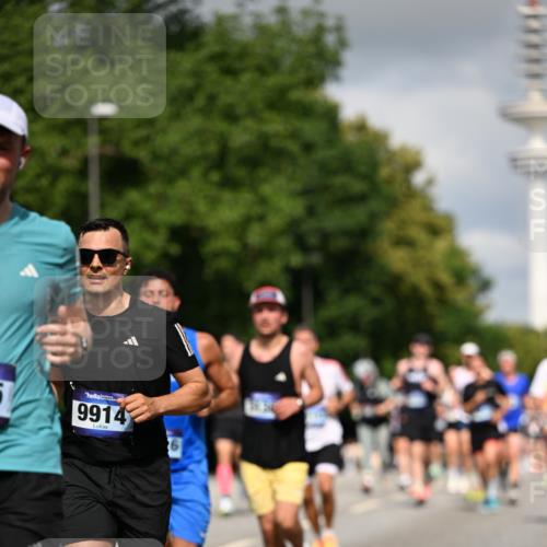 29.06.2025 - hella hamburg halbmarathon Dr. Thomas Lammeyer http://msf.ph/oto/8278816 29.06.2025 09:53:09 Kennedybrücke 1343, 1445, 1603, 1800, 2573, 2745, 2750, 2949, 2980, 3116, 3136, 3282, 4148, 4766, 5248, 5648, 5889, 6123, 6149, 7035, 7229, 8358, 8370, 8465, 9264, 9265, 9296, 9914, 10930 meine-sportfotos.de