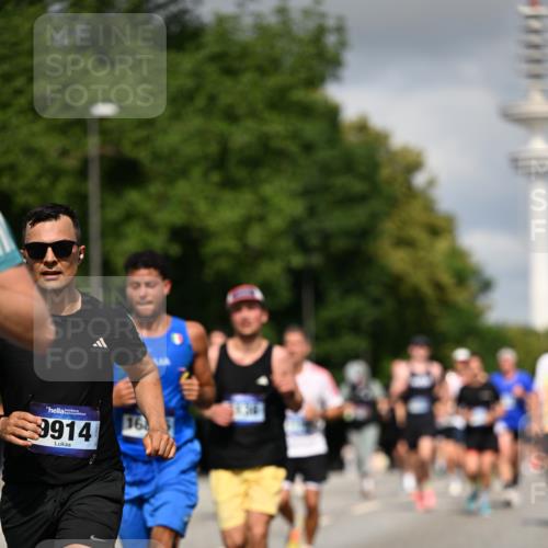 29.06.2025 - hella hamburg halbmarathon Dr. Thomas Lammeyer http://msf.ph/oto/8278844 29.06.2025 09:53:09 Kennedybrücke 1343, 1445, 1603, 1800, 2573, 2745, 2750, 2949, 2980, 3116, 3136, 3282, 4148, 4766, 5248, 5648, 5889, 6123, 6149, 7035, 7229, 8358, 8370, 8465, 9264, 9265, 9296, 9914, 10930 meine-sportfotos.de