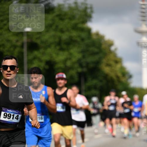 29.06.2025 - hella hamburg halbmarathon Dr. Thomas Lammeyer http://msf.ph/oto/8278861 29.06.2025 09:53:09 Kennedybrücke 1343, 1445, 1603, 1800, 2573, 2745, 2750, 2949, 2980, 3116, 3136, 3282, 4148, 4766, 5248, 5648, 5889, 6123, 6149, 7035, 7229, 8358, 8370, 8465, 9264, 9265, 9296, 9914, 10930 meine-sportfotos.de