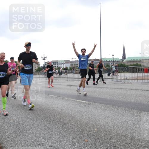 29.06.2025 - hella hamburg halbmarathon Lena Gebhardt http://msf.ph/oto/8278865 29.06.2025 10:46:28 Lombardsbrücke 1371, 1375, 1429, 1465, 1532, 1608, 1837, 1867, 1868, 1999, 2162, 2423, 2500, 2697, 2773, 2813, 2951, 3277, 3410, 3469, 3734, 4119, 4202, 4223, 4296, 4342, 4355, 4448, 4604, 5697, 5703, 5769, 5770, 5854, 5892, 6068, 6124, 6161, 6392, 7303, 7364, 7368, 7374, 7767, 7894, 7960, 7983, 8047, 8477, 8551, 8700, 9129, 9337, 9426, 9445, 9691, 10153, 10230, 11358, 11361, 11876, 11910, 12298, 12333, 12507, 12522, 13969, 14261, 15852, 16882, 16987 meine-sportfotos.de