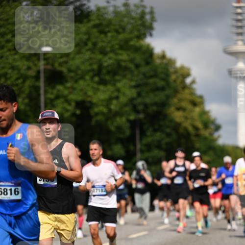 29.06.2025 - hella hamburg halbmarathon Dr. Thomas Lammeyer http://msf.ph/oto/8278907 29.06.2025 09:53:10 Kennedybrücke 1343, 1445, 1603, 1800, 1975, 2324, 2573, 2750, 2949, 2980, 3116, 3136, 3282, 4148, 4303, 4425, 4766, 5248, 5648, 5889, 6123, 6149, 7035, 7229, 8358, 8370, 8465, 9264, 9265, 9296, 9914, 10930 meine-sportfotos.de