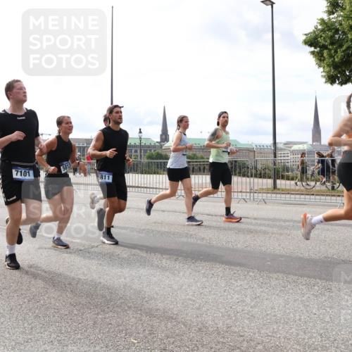 29.06.2025 - hella hamburg halbmarathon Lena Gebhardt http://msf.ph/oto/8278915 29.06.2025 10:20:25 Lombardsbrücke 7101, 5812, 5811, 104, 1011, 1046, 1069, 1110, 1115, 1471, 1474, 2053, 2064, 2478, 2834, 3278, 3434, 3733, 3781, 3842, 4154, 4166, 4288, 4422, 4539, 4585, 4614, 4737, 4739, 4754, 4869, 5181, 5397, 5556, 5625, 5659, 5811, 5812, 5831, 5937, 6951, 7018, 7101, 7131, 7519, 7739, 7744, 7808, 8025, 8387, 8462, 8588, 8738, 9136, 9196, 9722, 9735, 9873, 10041, 10414, 10550, 10595, 10613, 10622, 10647, 10701, 10754, 11028, 11100, 11603, 11835, 11995 meine-sportfotos.de