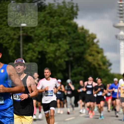 29.06.2025 - hella hamburg halbmarathon Dr. Thomas Lammeyer http://msf.ph/oto/8278921 29.06.2025 09:53:10 Kennedybrücke 1343, 1445, 1603, 1800, 1975, 2324, 2573, 2750, 2949, 2980, 3116, 3136, 3282, 4148, 4303, 4425, 4766, 5248, 5648, 5889, 6123, 6149, 7035, 7229, 8358, 8370, 8465, 9264, 9265, 9296, 9914, 10930 meine-sportfotos.de