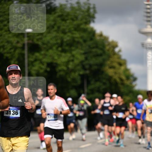 29.06.2025 - hella hamburg halbmarathon Dr. Thomas Lammeyer http://msf.ph/oto/8278953 29.06.2025 09:53:10 Kennedybrücke 1343, 1445, 1603, 1800, 1975, 2324, 2573, 2750, 2949, 2980, 3116, 3136, 3282, 4148, 4303, 4425, 4766, 5248, 5648, 5889, 6123, 6149, 7035, 7229, 8358, 8370, 8465, 9264, 9265, 9296, 9914, 10930 meine-sportfotos.de
