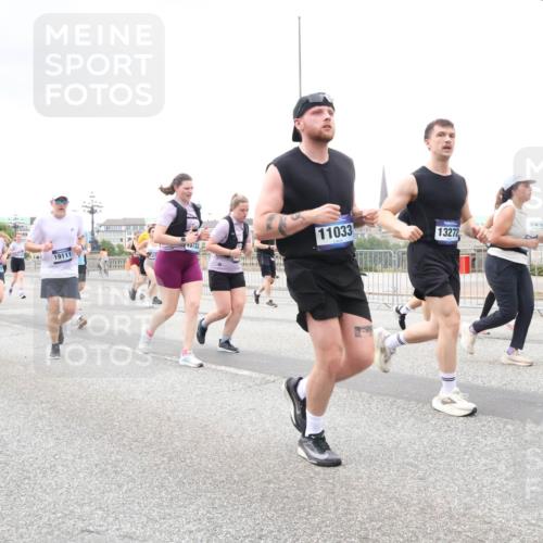 29.06.2025 - hella hamburg halbmarathon Lena Gebhardt http://msf.ph/oto/8278960 29.06.2025 10:54:50 Lombardsbrücke 19111, 3, 33, 11033, 13272, 1198, 1949, 2084, 2244, 2532, 2566, 2586, 2632, 3002, 3274, 3761, 3795, 3857, 4191, 4192, 4720, 4971, 5185, 5216, 5392, 5500, 5727, 5882, 5933, 5993, 6023, 6279, 6839, 6944, 6982, 7238, 7986, 8012, 8186, 8801, 8803, 9130, 9521, 9596, 10109, 10331, 10471, 10686, 11033, 11226, 11287, 11567, 11569, 11788, 11908, 12147, 12148, 12240, 12268, 12270, 12930, 13272, 13283, 13548, 13944, 13945, 13979, 13980, 14515 meine-sportfotos.de
