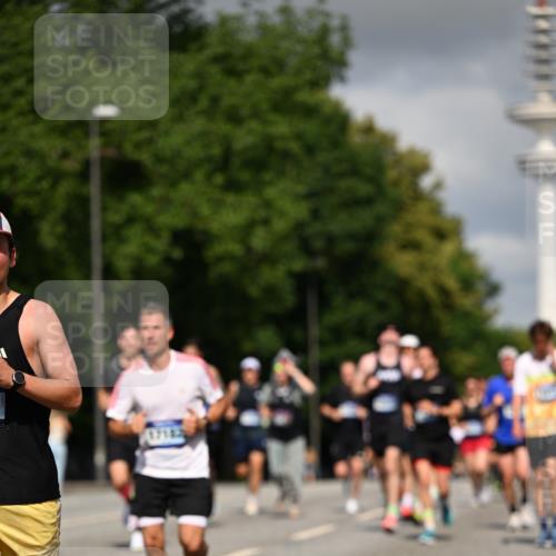 29.06.2025 - hella hamburg halbmarathon Dr. Thomas Lammeyer http://msf.ph/oto/8278976 29.06.2025 09:53:10 Kennedybrücke 1343, 1445, 1603, 1800, 1975, 2324, 2573, 2750, 2949, 2980, 3116, 3136, 3282, 4148, 4303, 4425, 4766, 5248, 5648, 5889, 6123, 6149, 7035, 7229, 8358, 8370, 8465, 9264, 9265, 9296, 9914, 10930 meine-sportfotos.de