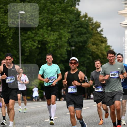 29.06.2025 - hella hamburg halbmarathon Dr. Thomas Lammeyer http://msf.ph/oto/8278983 29.06.2025 10:15:43 Kennedybrücke 1062, 1166, 1790, 2661, 3837, 4227, 5254, 7370, 7474, 7571, 8368, 9254, 10042, 10428 meine-sportfotos.de
