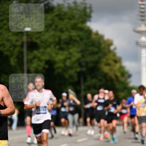 29.06.2025 - hella hamburg halbmarathon Dr. Thomas Lammeyer http://msf.ph/oto/8278990 29.06.2025 09:53:11 Kennedybrücke 1343, 1445, 1800, 1975, 2324, 2573, 2750, 2949, 3116, 3136, 3282, 3431, 4148, 4303, 4425, 4766, 5248, 5648, 5889, 6123, 6149, 7035, 7229, 8358, 8370, 8465, 9264, 9265, 9296, 9914, 10930 meine-sportfotos.de
