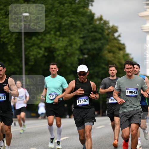 29.06.2025 - hella hamburg halbmarathon Dr. Thomas Lammeyer http://msf.ph/oto/8279012 29.06.2025 10:15:43 Kennedybrücke 1062, 1166, 1790, 2661, 3837, 4227, 5254, 7370, 7474, 7571, 8368, 9254, 10042, 10428 meine-sportfotos.de