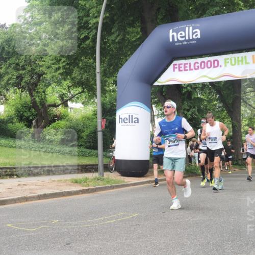 29.06.2025 - hella hamburg halbmarathon KatJ http://msf.ph/oto/8279107 29.06.2025 10:40:36 Zwischen KM18-KM19 3999, 6877, 7232 meine-sportfotos.de