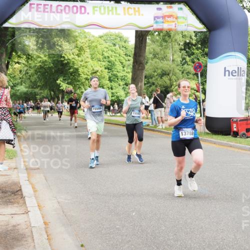 29.06.2025 - hella hamburg halbmarathon MichiJ http://msf.ph/oto/8279194 29.06.2025 10:57:28 Zwischen KM18-KM19 2990, 3691, 5423, 9975, 13788, 14015, 14488, 15307, 15586, 15700, 16134, 16437, 17128, 17472, 18493 meine-sportfotos.de
