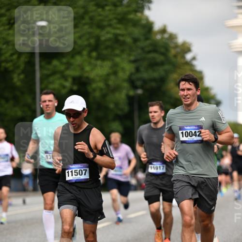 29.06.2025 - hella hamburg halbmarathon Dr. Thomas Lammeyer http://msf.ph/oto/8279214 29.06.2025 10:15:44 Kennedybrücke 1062, 1166, 1790, 2661, 3837, 4227, 5254, 7370, 7474, 7571, 8368, 9254, 10042, 10428 meine-sportfotos.de