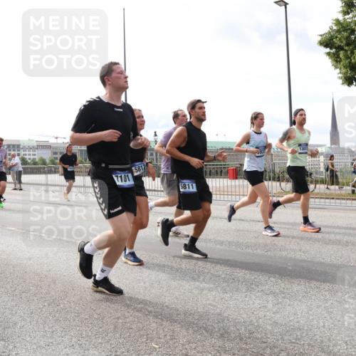 29.06.2025 - hella hamburg halbmarathon Lena Gebhardt http://msf.ph/oto/8279227 29.06.2025 10:20:25 Lombardsbrücke 7101, 5812, 5811, 937, 13013, 1011, 1046, 1069, 1110, 1115, 1471, 1474, 2053, 2064, 2478, 2834, 3278, 3434, 3733, 3781, 3842, 4154, 4166, 4288, 4422, 4539, 4585, 4614, 4737, 4739, 4754, 4869, 5181, 5397, 5556, 5625, 5659, 5811, 5812, 5831, 5937, 6951, 7018, 7101, 7131, 7519, 7739, 7744, 7808, 8025, 8387, 8462, 8588, 8738, 9136, 9196, 9722, 9735, 9873, 10041, 10414, 10550, 10595, 10613, 10622, 10647, 10701, 10754, 11028, 11100, 11603, 11835, 11995 meine-sportfotos.de