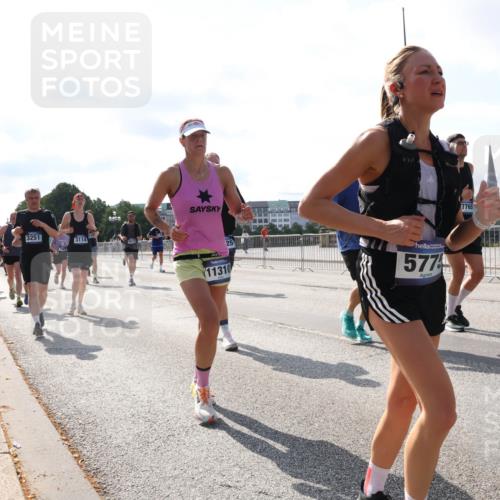 29.06.2025 - hella hamburg halbmarathon Lena Gebhardt http://msf.ph/oto/8279255 29.06.2025 09:58:01 Lombardsbrücke 3251, 3114, 25, 577, 11310, 7765, 1764, 176, 1034, 1094, 1179, 1190, 1258, 1320, 1321, 1335, 1422, 1563, 1870, 2034, 2070, 2138, 2397, 2417, 2448, 2488, 2612, 2636, 2711, 2946, 3058, 3091, 3114, 3251, 3999, 4261, 4379, 4814, 4903, 5032, 5093, 5305, 5672, 5775, 5820, 5907, 6164, 6355, 6356, 6374, 6569, 6580, 6585, 6628, 6754, 6776, 7065, 7134, 7409, 7478, 7509, 7594, 7646, 7724, 7896, 7930, 7932, 7952, 7973, 7976, 8508, 8590, 9057, 9656 meine-sportfotos.de