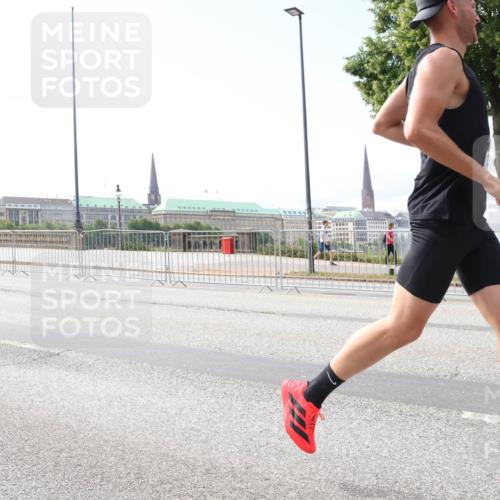 29.06.2025 - hella hamburg halbmarathon Lena Gebhardt http://msf.ph/oto/8279285 29.06.2025 10:11:33 Lombardsbrücke 1328, 1531, 1723, 1866, 1992, 3363, 3837, 4227, 5254, 5379, 5605, 7271, 7571, 8115, 8171, 8206, 8207, 8368, 8561, 8807, 8810, 9119, 9428, 10196, 10372, 10428, 11149, 11321, 11507, 11755, 12286, 12473, 13177, 13203, 13603, 13939, 14008, 14022, 14149, 14384, 15009, 15252, 15797, 15908, 15945, 16383, 17080, 17142, 17638, 17774, 17787, 17866, 18278, 18382, 19172, 19241 meine-sportfotos.de