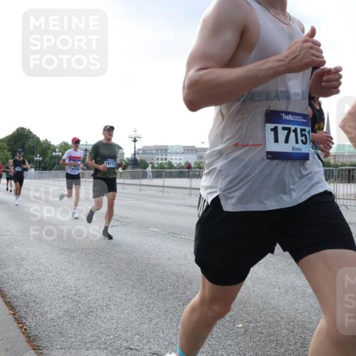 29.06.2025 - hella hamburg halbmarathon Lena Gebhardt http://msf.ph/oto/8279289 29.06.2025 09:45:30 Lombardsbrücke 18177, 1715, 126, 57, 1686, 1707, 1758, 1990, 2689, 2746, 3043, 4050, 4129, 4679, 4698, 4749, 5070, 5328, 5746, 5826, 6358, 6781, 7272, 7389, 7481, 7651, 7723, 7965, 8190, 8209, 8883, 9137, 9381, 9571, 9634, 10017, 10171, 10486, 10876, 11120, 11169, 11413, 11857, 12049, 12234, 12308, 12595, 12691, 12900, 12988, 13066, 13618, 14028, 14140, 14289, 15672, 15883, 16157, 16713, 16818, 17428 meine-sportfotos.de