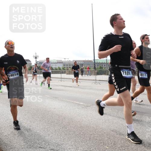 29.06.2025 - hella hamburg halbmarathon Lena Gebhardt http://msf.ph/oto/8279317 29.06.2025 10:20:25 Lombardsbrücke 14014, 7101, 5811, 1011, 1046, 1069, 1110, 1115, 1471, 1474, 2053, 2064, 2478, 2834, 3278, 3434, 3733, 3781, 3842, 4154, 4166, 4288, 4422, 4539, 4585, 4614, 4737, 4739, 4754, 4869, 5181, 5397, 5556, 5625, 5659, 5811, 5812, 5831, 5937, 6951, 7018, 7101, 7131, 7519, 7739, 7744, 7808, 8025, 8387, 8462, 8588, 8738, 9136, 9196, 9722, 9735, 9873, 10041, 10414, 10550, 10595, 10613, 10622, 10647, 10701, 10754, 11028, 11100, 11603, 11835, 11995 meine-sportfotos.de