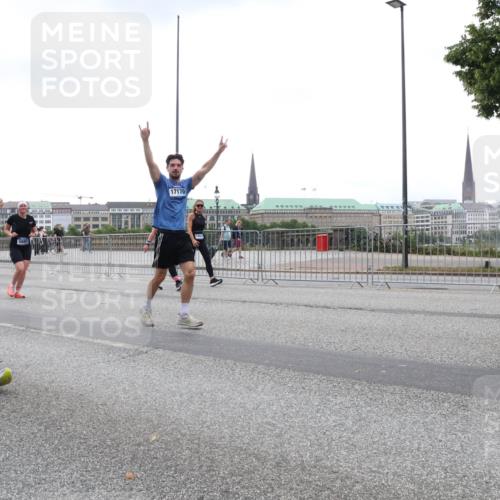 29.06.2025 - hella hamburg halbmarathon Lena Gebhardt http://msf.ph/oto/8279325 29.06.2025 10:46:29 Lombardsbrücke 1371, 1375, 1429, 1465, 1532, 1608, 1837, 1999, 2162, 2423, 2500, 2697, 2773, 2813, 2951, 3277, 3406, 3410, 3469, 3734, 4119, 4202, 4223, 4296, 4342, 4355, 4448, 4604, 5697, 5700, 5703, 5769, 5770, 5854, 5892, 6068, 6124, 6161, 6392, 7303, 7364, 7368, 7374, 7767, 7894, 7960, 7983, 8047, 8477, 8551, 8700, 9129, 9337, 9426, 9445, 9691, 10153, 10230, 11358, 11361, 11876, 11910, 12298, 12333, 12507, 12522, 13969, 14261, 15852, 16882, 16987 meine-sportfotos.de
