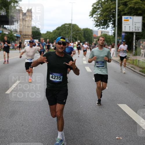 29.06.2025 - hella hamburg halbmarathon Yannick Fuchs http://msf.ph/oto/8279339 29.06.2025 10:37:23 20KM 1353, 1675, 1735, 2653, 4229, 4235, 5011, 5124, 5477, 7035, 7734, 9364, 9371, 9534, 9833, 10251, 11177, 11907, 12839, 13746, 13807, 14226, 14447, 14560, 14813, 15255, 15297, 15301, 15328, 15535, 15706, 15851, 15921, 16333, 16677, 17177, 17733, 17911, 18004, 18274, 18275, 18304, 18632, 18659, 18680, 18987 meine-sportfotos.de