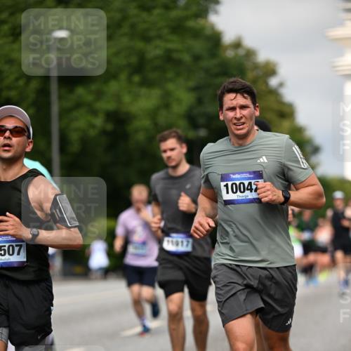 29.06.2025 - hella hamburg halbmarathon Dr. Thomas Lammeyer http://msf.ph/oto/8279340 29.06.2025 10:15:45 Kennedybrücke 1062, 1790, 2661, 3837, 5254, 7370, 7474, 7571, 8368, 9254, 10042, 10428 meine-sportfotos.de