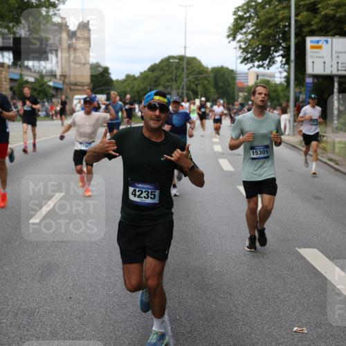 29.06.2025 - hella hamburg halbmarathon Yannick Fuchs http://msf.ph/oto/8279369 29.06.2025 10:37:23 20KM 1353, 1675, 1735, 2653, 4229, 4235, 5011, 5124, 5477, 7035, 7734, 9364, 9371, 9534, 9833, 10251, 11177, 11907, 12839, 13746, 13807, 14226, 14447, 14560, 14813, 15255, 15297, 15301, 15328, 15535, 15706, 15851, 15921, 16333, 16677, 17177, 17733, 17911, 18004, 18274, 18275, 18304, 18632, 18659, 18680, 18987 meine-sportfotos.de
