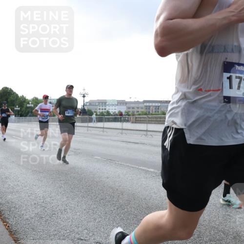 29.06.2025 - hella hamburg halbmarathon Lena Gebhardt http://msf.ph/oto/8279385 29.06.2025 09:45:30 Lombardsbrücke 18177, 1715, 57, 1686, 1707, 1758, 1990, 2689, 2746, 3043, 4050, 4129, 4679, 4698, 4749, 5070, 5328, 5746, 5826, 6358, 6781, 7272, 7389, 7481, 7651, 7723, 7965, 8190, 8209, 8883, 9137, 9381, 9571, 9634, 10017, 10171, 10486, 10876, 11120, 11169, 11413, 11857, 12049, 12234, 12308, 12595, 12691, 12900, 12988, 13066, 13618, 14028, 14140, 14289, 15672, 15883, 16157, 16713, 16818, 17428 meine-sportfotos.de