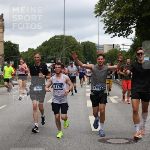 29.06.2025 - hella hamburg halbmarathon Yannick Fuchs http://msf.ph/oto/8279389 29.06.2025 10:49:38 20KM 1179, 1193, 1834, 2612, 3037, 3058, 3668, 4249, 5643, 5672, 6569, 6591, 6924, 7147, 7221, 7594, 7976, 8255, 8573, 8691, 9361, 9562, 10582, 11039, 11231, 12196, 12545, 13234, 13236, 13470, 13474, 14365, 15184, 15300, 15484, 15584, 15818, 15884, 16176, 16213, 16401, 16521, 16609, 16786, 17133, 17259, 17615, 17640, 17642, 17734, 17940, 18064, 18212, 18290, 18340, 18495, 18741, 18746, 18835, 19047, 19120 meine-sportfotos.de