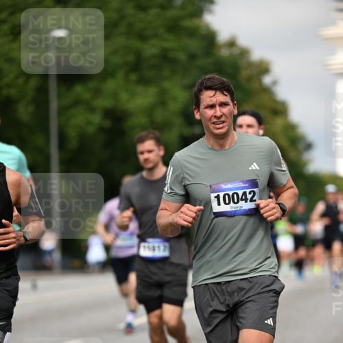 29.06.2025 - hella hamburg halbmarathon Dr. Thomas Lammeyer http://msf.ph/oto/8279392 29.06.2025 10:15:45 Kennedybrücke 1062, 1790, 2661, 3837, 5254, 7370, 7474, 7571, 8368, 9254, 10042, 10428 meine-sportfotos.de