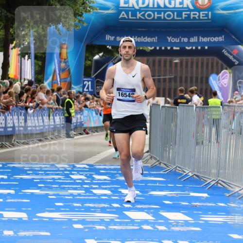 29.06.2025 - hella hamburg halbmarathon Strokosch-Dieckow http://msf.ph/oto/8279421 29.06.2025 10:22:49 Ziel 11624, 16548 meine-sportfotos.de