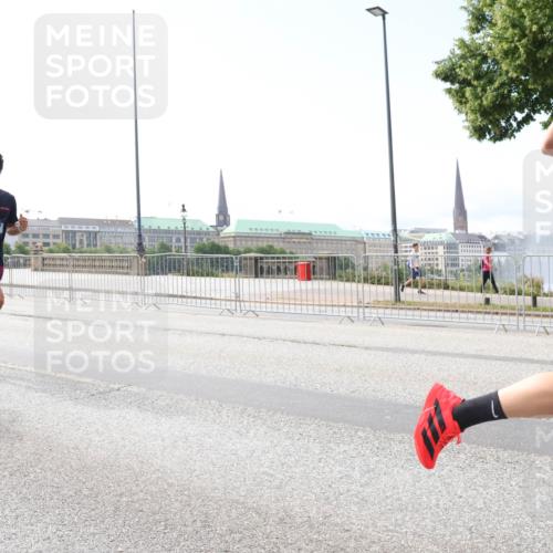 29.06.2025 - hella hamburg halbmarathon Lena Gebhardt http://msf.ph/oto/8279432 29.06.2025 10:11:33 Lombardsbrücke 1328, 1531, 1723, 1866, 1992, 3363, 3837, 4227, 5254, 5379, 5605, 7271, 7571, 8115, 8171, 8206, 8207, 8368, 8561, 8807, 8810, 9119, 9428, 10196, 10372, 10428, 11149, 11321, 11507, 11755, 12286, 12473, 13177, 13203, 13603, 13939, 14008, 14022, 14149, 14384, 15009, 15252, 15797, 15908, 15945, 16383, 17080, 17142, 17638, 17774, 17787, 17866, 18278, 18382, 19172, 19241 meine-sportfotos.de
