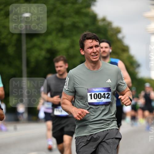 29.06.2025 - hella hamburg halbmarathon Dr. Thomas Lammeyer http://msf.ph/oto/8279437 29.06.2025 10:15:45 Kennedybrücke 1062, 1790, 2661, 3837, 5254, 7370, 7474, 7571, 8368, 9254, 10042, 10428 meine-sportfotos.de