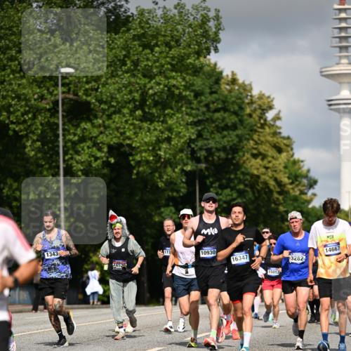 29.06.2025 - hella hamburg halbmarathon Dr. Thomas Lammeyer http://msf.ph/oto/8279484 29.06.2025 09:53:12 Kennedybrücke 1343, 1445, 1800, 1975, 2324, 2573, 2750, 2949, 3116, 3136, 3282, 3431, 4148, 4303, 4425, 4766, 5248, 5648, 5889, 6123, 6149, 7035, 7229, 8358, 8370, 8465, 9264, 9265, 9296, 9914, 10930 meine-sportfotos.de