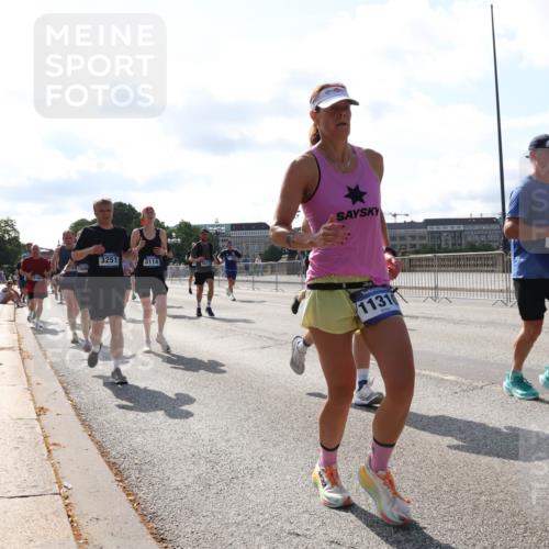 29.06.2025 - hella hamburg halbmarathon Lena Gebhardt http://msf.ph/oto/8279533 29.06.2025 09:58:01 Lombardsbrücke 1506, 3251, 3114, 1131, 2612, 1776, 1034, 1094, 1179, 1190, 1258, 1320, 1321, 1335, 1422, 1563, 1870, 2034, 2070, 2138, 2397, 2417, 2448, 2488, 2612, 2636, 2711, 2946, 3058, 3091, 3114, 3251, 3999, 4261, 4379, 4814, 4903, 5032, 5093, 5305, 5672, 5775, 5820, 5907, 6164, 6355, 6356, 6374, 6569, 6580, 6585, 6628, 6754, 6776, 7065, 7134, 7409, 7478, 7509, 7594, 7646, 7724, 7896, 7930, 7932, 7952, 7973, 7976, 8508, 8590, 9057, 9656 meine-sportfotos.de