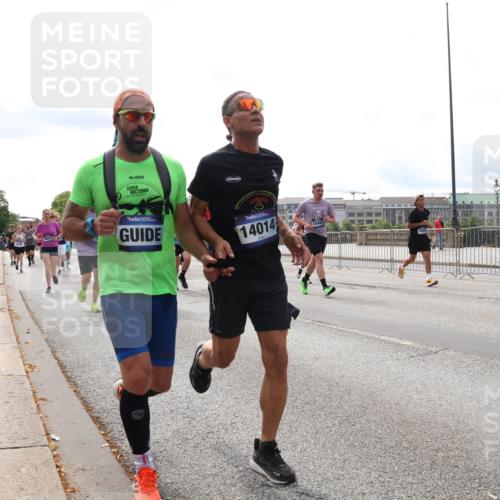 29.06.2025 - hella hamburg halbmarathon Lena Gebhardt http://msf.ph/oto/8279548 29.06.2025 10:20:26 Lombardsbrücke 14, 14014, 15481, 1011, 1046, 1069, 1110, 1115, 1471, 1474, 2053, 2064, 2101, 2325, 2478, 2834, 3278, 3434, 3733, 3781, 3842, 4154, 4166, 4288, 4422, 4585, 4614, 4737, 4739, 4754, 4869, 5181, 5397, 5556, 5625, 5659, 5811, 5812, 5831, 5937, 6951, 7018, 7101, 7131, 7519, 7739, 7744, 7808, 8025, 8387, 8462, 8588, 8738, 9136, 9196, 9722, 9735, 9873, 10041, 10414, 10550, 10595, 10613, 10647, 10701, 10754, 11028, 11100, 11603, 11835, 11995 meine-sportfotos.de