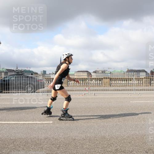 29.06.2025 - hella hamburg halbmarathon Lena Gebhardt http://msf.ph/oto/8279553 29.06.2025 09:05:02 Lombardsbrücke  meine-sportfotos.de