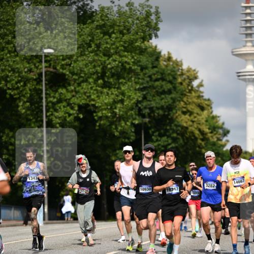 29.06.2025 - hella hamburg halbmarathon Dr. Thomas Lammeyer http://msf.ph/oto/8279564 29.06.2025 09:53:12 Kennedybrücke 1343, 1445, 1800, 1975, 2324, 2573, 2750, 2949, 3116, 3136, 3282, 3431, 4148, 4303, 4425, 4766, 5248, 5648, 5889, 6123, 6149, 7035, 7229, 8358, 8370, 8465, 9264, 9265, 9296, 9914, 10930 meine-sportfotos.de