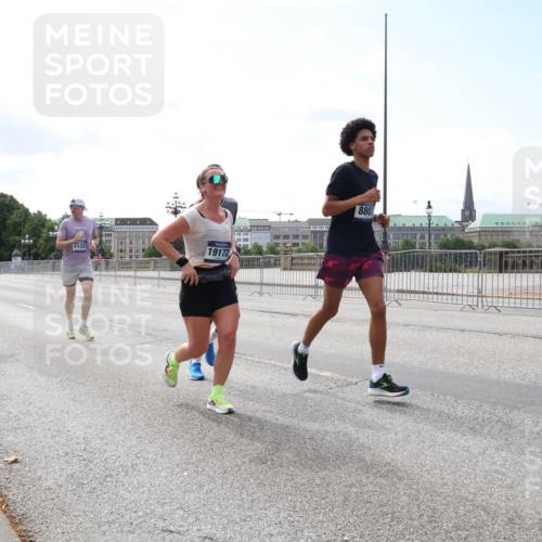 29.06.2025 - hella hamburg halbmarathon Lena Gebhardt http://msf.ph/oto/8279599 29.06.2025 10:11:33 Lombardsbrücke 1328, 1531, 1723, 1866, 1992, 3363, 3837, 4227, 5254, 5379, 5605, 7271, 7571, 8115, 8171, 8206, 8207, 8368, 8561, 8807, 8810, 9119, 9428, 10196, 10372, 10428, 11149, 11321, 11507, 11755, 12286, 12473, 13177, 13203, 13603, 13939, 14008, 14022, 14149, 14384, 15009, 15252, 15797, 15908, 15945, 16383, 17080, 17142, 17638, 17774, 17787, 17866, 18278, 18382, 19172, 19241 meine-sportfotos.de