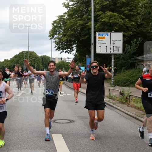 29.06.2025 - hella hamburg halbmarathon Yannick Fuchs http://msf.ph/oto/8279624 29.06.2025 10:49:39 20KM 1179, 1193, 1834, 2612, 3037, 3058, 3668, 4249, 4951, 5643, 5672, 6569, 6591, 6924, 7147, 7221, 7594, 7976, 8255, 8573, 8691, 9361, 9562, 10582, 11039, 11231, 12196, 12545, 13234, 13236, 13470, 13474, 14365, 15184, 15300, 15484, 15584, 15818, 15884, 16176, 16213, 16401, 16521, 16786, 17133, 17259, 17615, 17640, 17642, 17734, 17940, 18064, 18212, 18290, 18340, 18495, 18741, 18746, 18835, 19047, 19120, 19152 meine-sportfotos.de